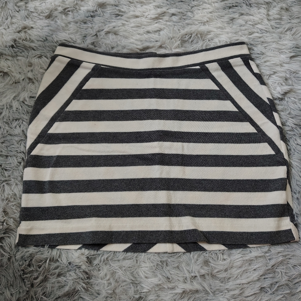 Gap 100% Cotton Women's Small Gray & White Striped Mini Skirt - Picture 3 of 11